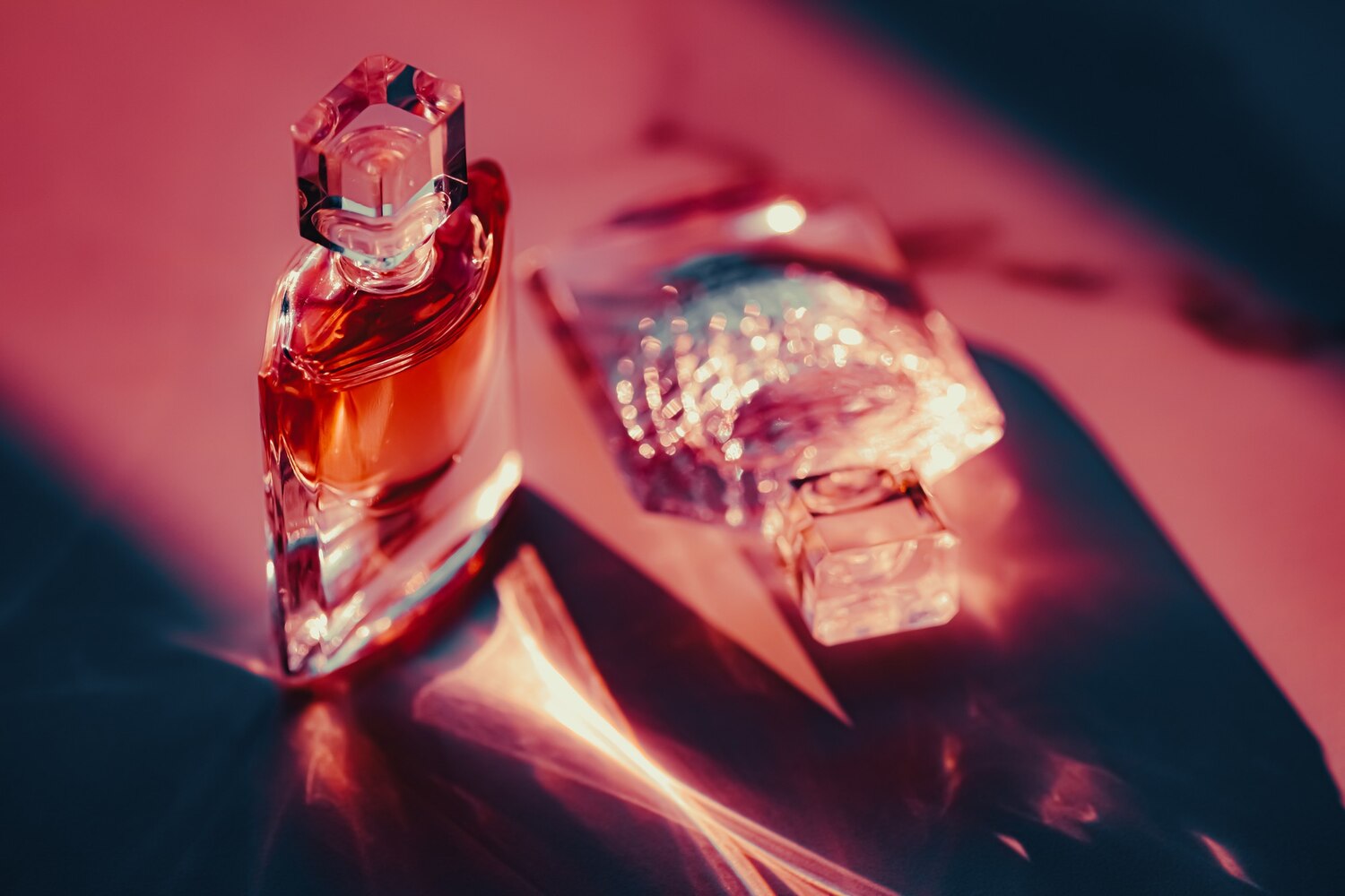 Ikoniczne perfumy Yves Saint Laurent które każda kobieta powinna znać - HydraPortal.pl Ikoniczne perfumy Yves Saint Laurent które każda kobieta powinna znać